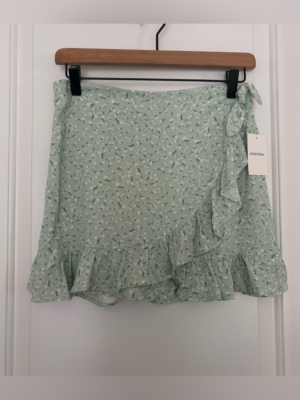 Nordstrom girls wrap skirt green subtle soft blossoms print Large 10-12 shorts